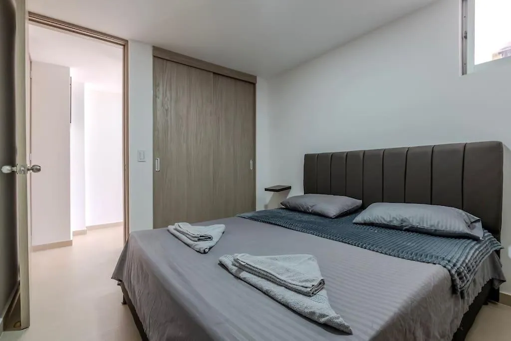 Apartamento Centrico En Laureles Con Piscina 301 Medellin 0*,  Colombia